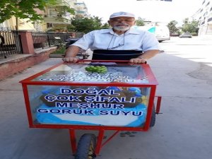 Aydınlılara Koruk Suyu İle Şifa Dağıtıyor