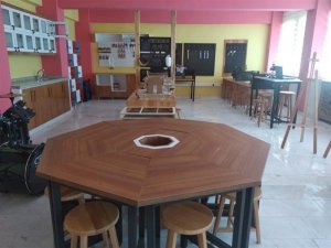 Anadolu Lisesinin Mobilyalarını Meslek Liseliler Yaptı