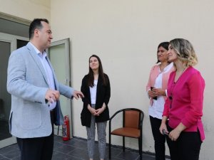 Akhisar Belediyesi Şiddete Uğrayan Kadınların Yanında