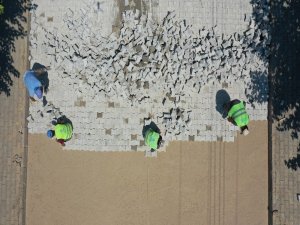 Güzelçamlı Liman Caddesinde Parke Taşı Çalışmaları Sürüyor