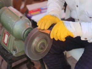 Kurban Bayramı Öncesi Bıçaklar Tek Tek Bilenme İşleminden Geçiyor