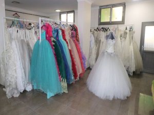 Turgutlu’da Genç Çiftlere Nişanlık Ve Gelinlik Desteği