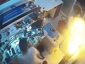 Cep Telefonu Bataryası Bomba Gibi Patladı