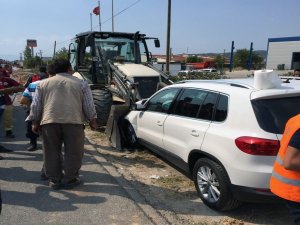 Park Halindeki Kepçeye Çarptı