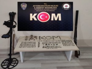 Mezar Taşını Dahi Çalan Define Avcılarına Polis Operasyonu