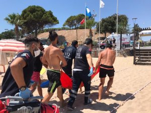 Denizde Boğulma Tehlikesi Geçiren Şahıs Hastaneye Kaldırıldı