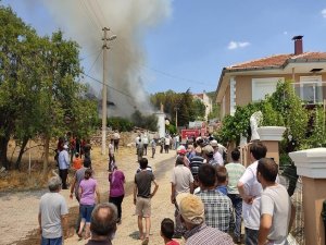 Ahşap Ev Ve Depo Alevlere Teslim Oldu