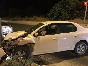 Babasının Kiraladığı Otomobili Çaldı, Polis Otosuna Çarpınca Yakalandı