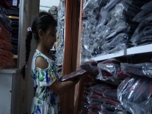 Uşak’ta Bayram Öncesi Çocuklara Kıyafet Yardımı