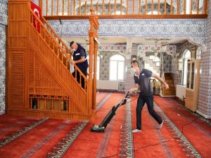 Buca’nın Camilerinde Bayram Temizliği