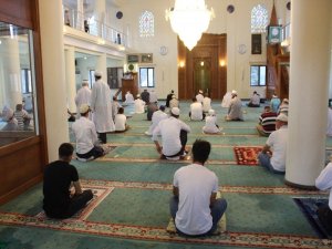 Sosyal Mesafeli Bayram Namazı