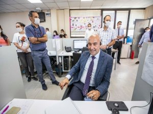 Büyükşehir’i Arayan Yurttaşın Telefonuna Başkan Soyer Yanıt Verdi