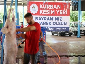 Vatandaşların Kurbanları Sağlıklı Ve Hijyenik Ortamlarda Kesildi