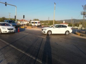 Otomobil İle Minibüs Çarpıştı 5 Yaralı