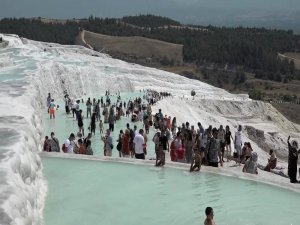 Bayramın Son Gününde De Pamukkale’de Manzara Değişmedi