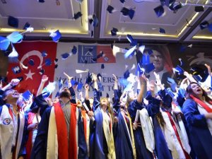 İzmir Üniversitesi 7’inci Kez Mezuniyet Gururu Yaşadı