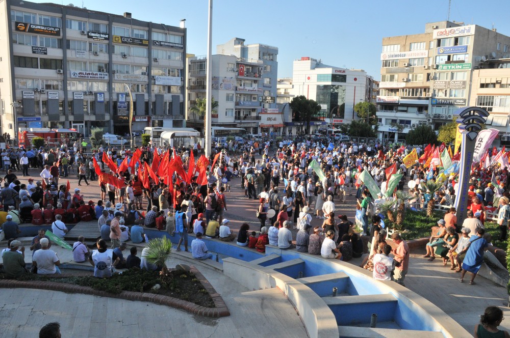 Çevrecilerden Aliağa'da Asbestli Gemiye Karşı Miting