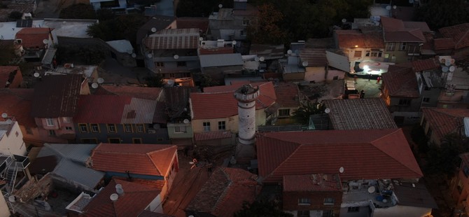 İzmirliler gece yarısı depremle uyandı