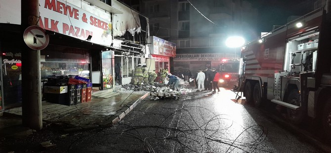 Aliağa'da trafo patladı, sonrasında market deposunda yangın çıktı