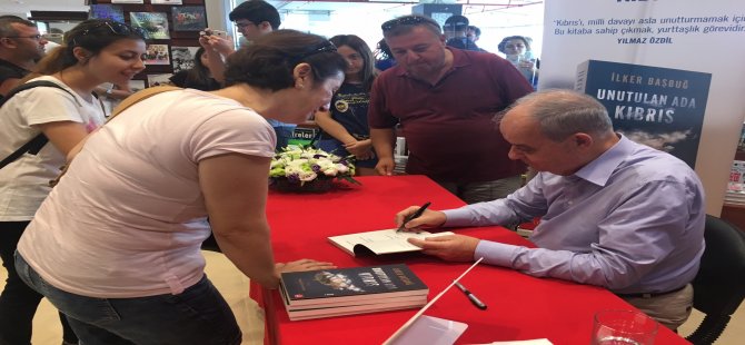 İlker Başbuğ İmza Gününde İzmirlilerle Buluştu