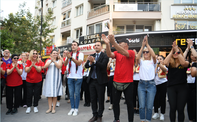 Bornova’da Halk Dansları Festivali