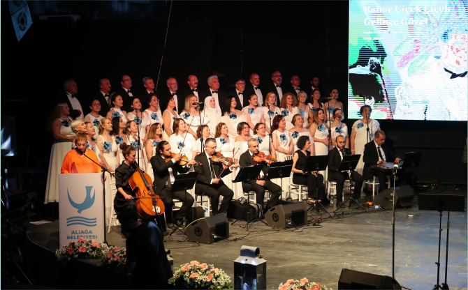 ASEV TSM Korosu Zekai Tunca Şarkılarıyla Mest Etti