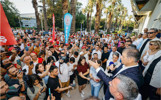 Başkan Tugay müjdeyi verdi: Tüm işçiler geri alınacak