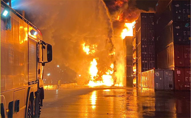 İzmir İtfaiyesi, Aliağa’da büyük bir felaketin önüne geçti