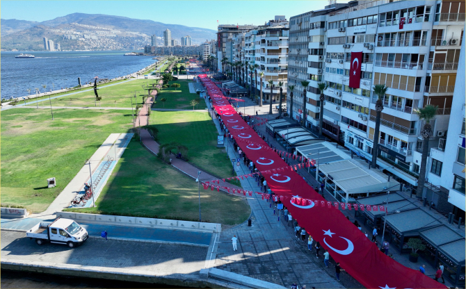 İzmir’de Geleneksel Zafer Yürüyüşü