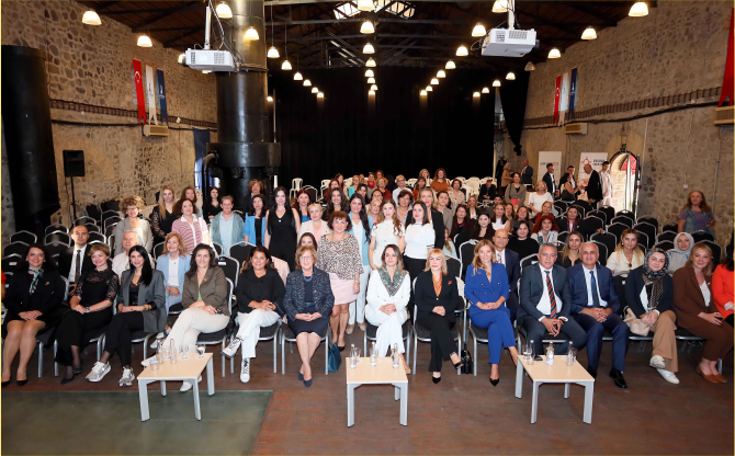 Kadın Girişimciler İzmir'de Güçlerini Birleştirdi