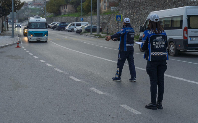 Zabıta, kural tanımayan sürücüleri havadan tespit ediyor