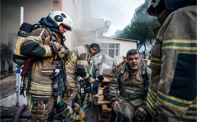 Bornova’daki fabrika yangını söndürüldü