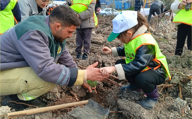 Aliağa’da Küllerinden Doğan Umut: Yanan Sahaya Binlerce Fidan