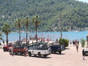 Tatilciler Kızkumu Plajı’nı Doldurdu