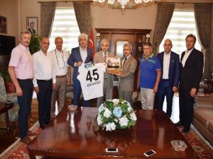 Akhisar Protokolü Vali Güvençer’i Ziyaret Etti