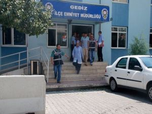 Gediz’de Fetö Operasyonunda 9 Kişi Gözaltına Alındı