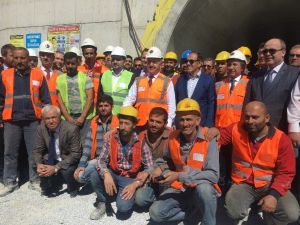 Bakan Arslan, İzmir’le Manisa’yı Yakınlaştıracak Tünel İçin Tarih Verdi
