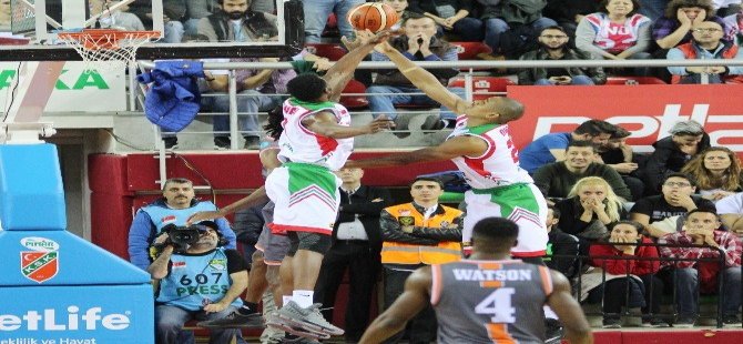 Pınar Karşıyaka, liderlik fırsatını kaçırdı