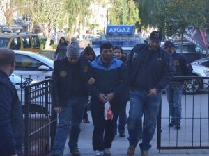 Kuşadası’nda Yakalanan 2’si Kadın 6 Ypg’li Terörist Tutuklandı