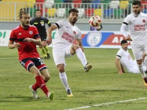Ümraniyespor'u konuk eden Altınordu, rakibiyle 1-1 berabere kaldı.