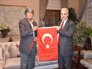 Gürle Sakinlerinden Vali Güvençer’e Türk Bayrağı