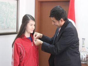 TEOG Birincisi Altınla Ödüllendirildi