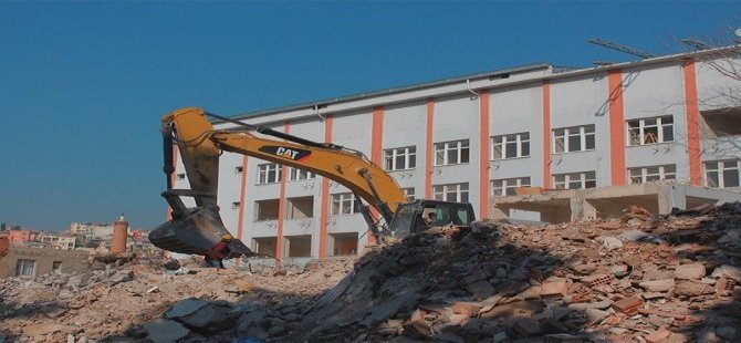 Eski Hastane Yıkılıyor, Yeni Hastane Geliyor