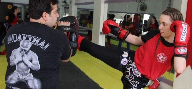 Genç Kadın Muay Thai Sporcularından Hemcinslerine Çağrı