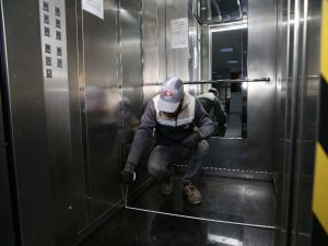 Karşıyaka’da Asansörler Güven Veriyor