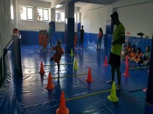 Simav’ın Belde Belediyelerinden Jimnastik Salonuna Malzeme Desteği