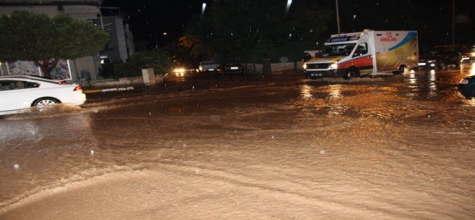 Sağanak Yağış Vatandaşlara Ve Sürücülere Zor Anlar Yaşattı