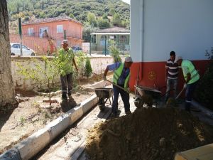 Turgutlu’da Okulların Çevreleri Belediyeyle Güzelleşti