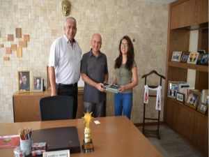 Başkan Saraoğlu, Tıp Fakültesi’ni Kazanan Öğrenciye Stetoskop Hediye Etti