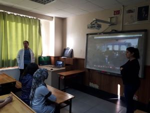 Polonya Ve Türkiye Arasında Online Ders